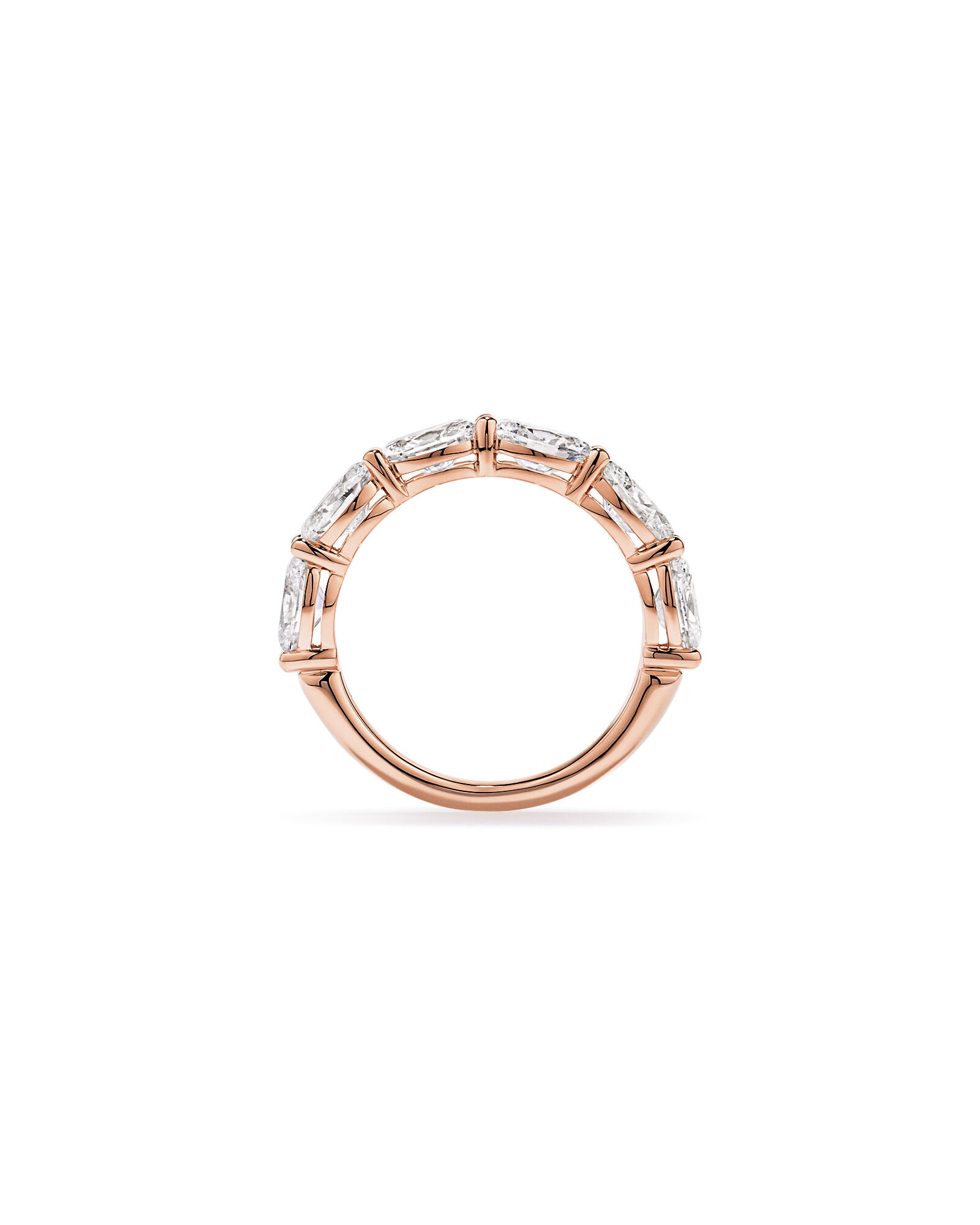 Alliance en or rose 14 carats sertie d'un diamant ovale de 3,00 carats cultiv&eacute; en laboratoire