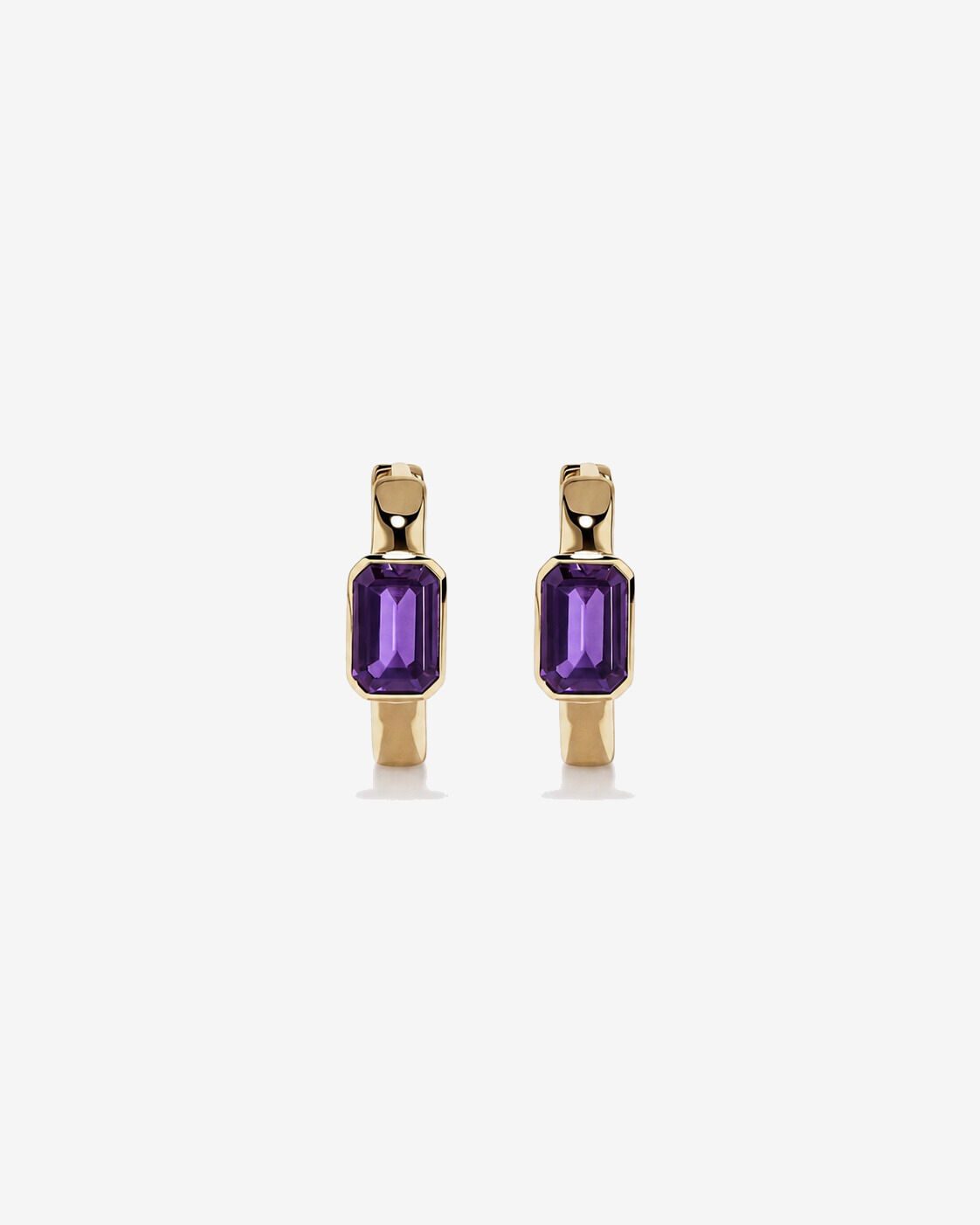 Boucles d'oreilles anneaux Am&eacute;thyste serties clos en or jaune 10 ct