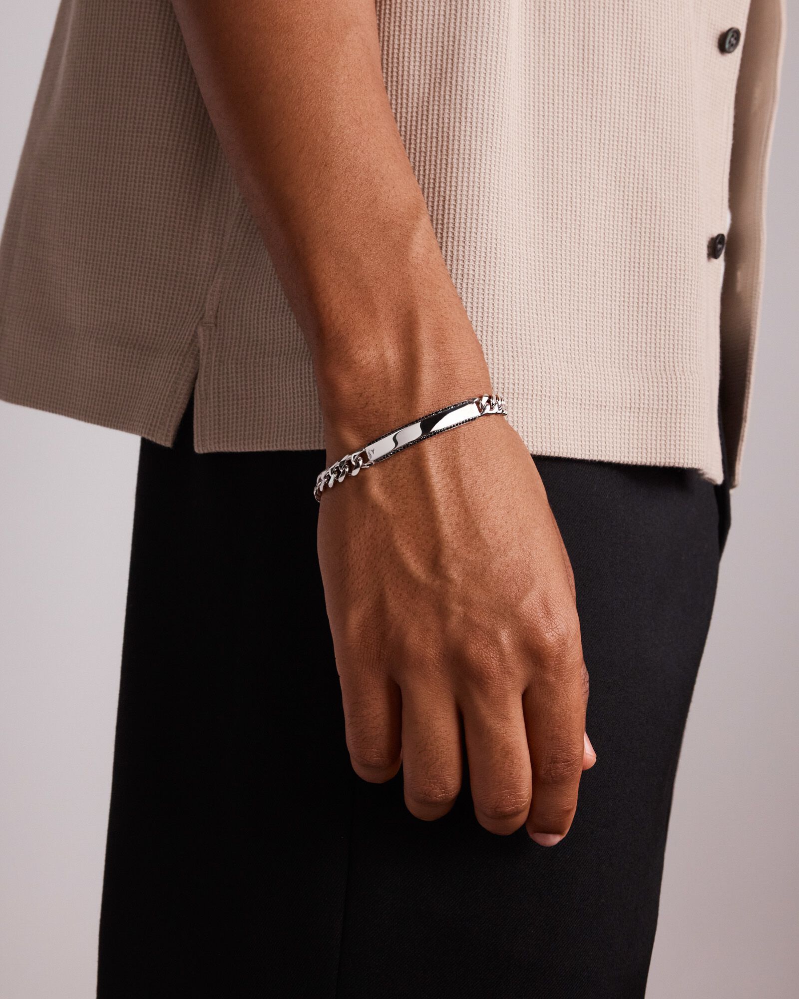 Bracelet gourmette en argent de 21 cm avec diamants noirs totalisant 0,33 ct pour homme