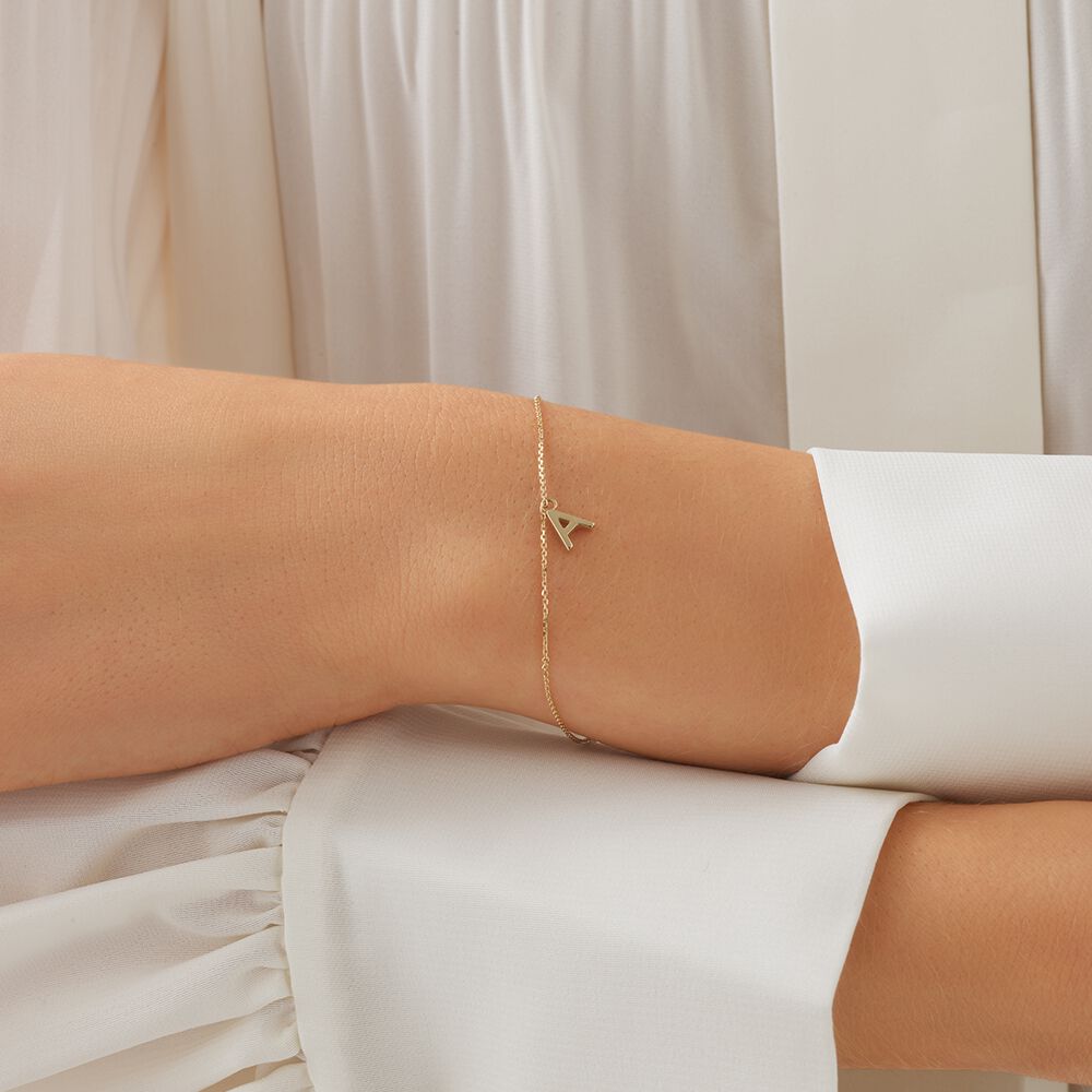 19cm (7.5") A Initial Bracelet in 10kt Yellow Gold