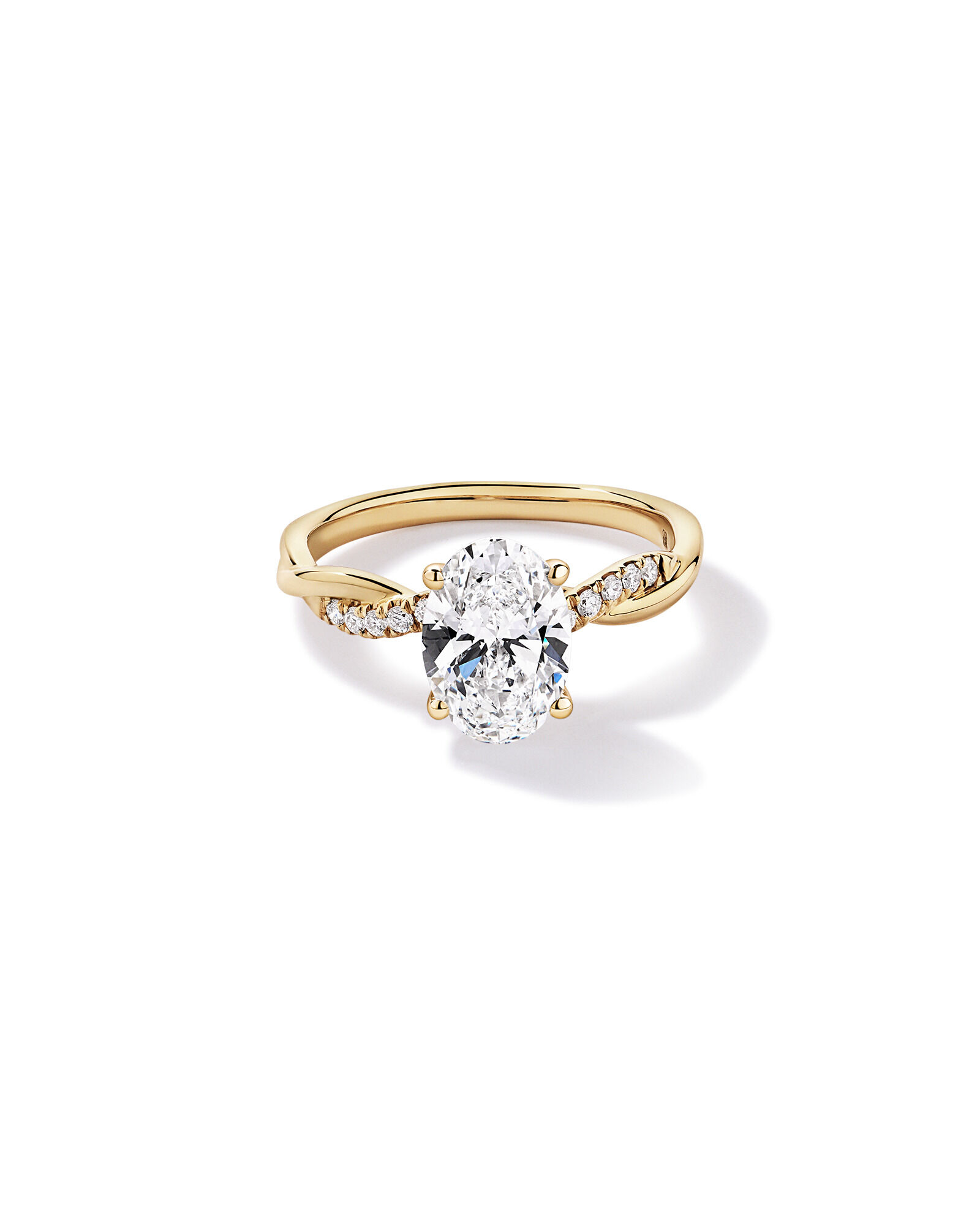 Bague de fian&ccedil;ailles torsad&eacute;e en or jaune 14 carats, sertie d'un diamant ovale de 2,10 carats cultiv&eacute; en laboratoire