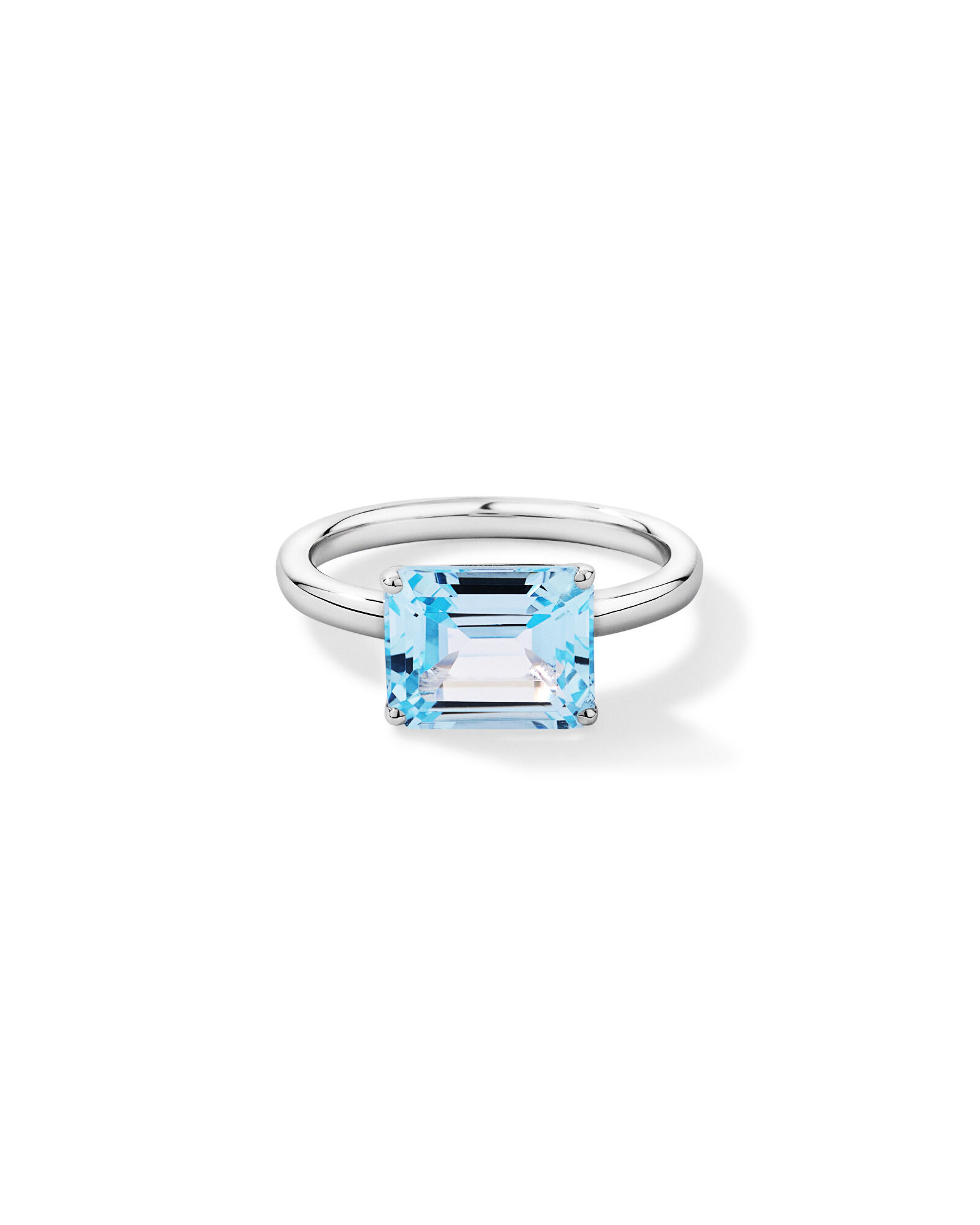 Bague taill&eacute;e &eacute;meraude en topaze bleu ciel sertie d&rsquo;est en argent sterling