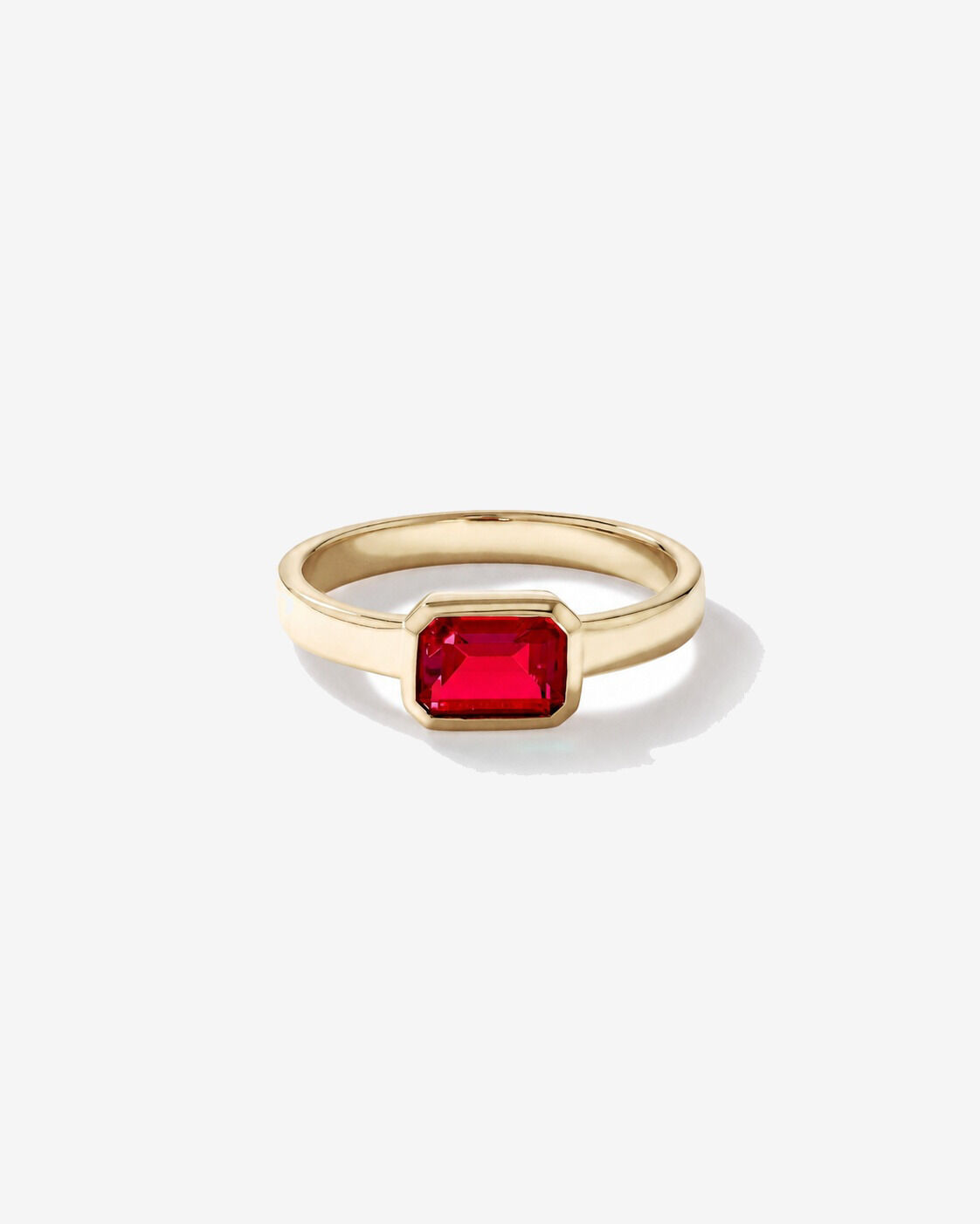 Bague Rubis cr&eacute;&eacute; sertie clos en or jaune 10 ct