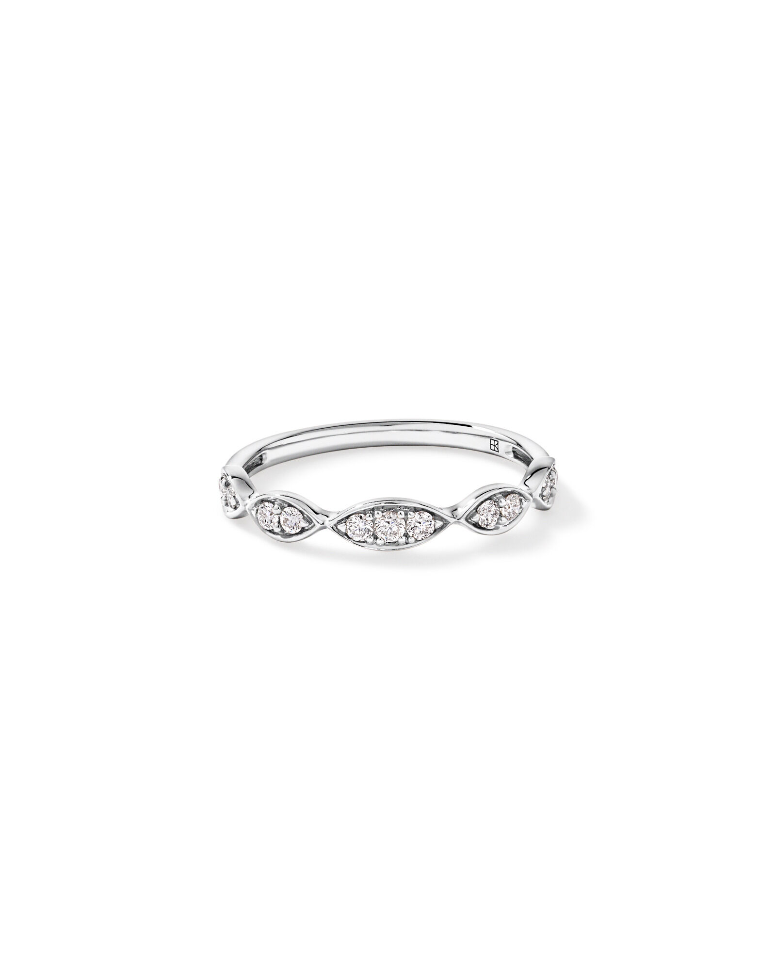 Alliance torsad&eacute;e en or blanc 14 carats avec diamants (poids total 0,20 carat)