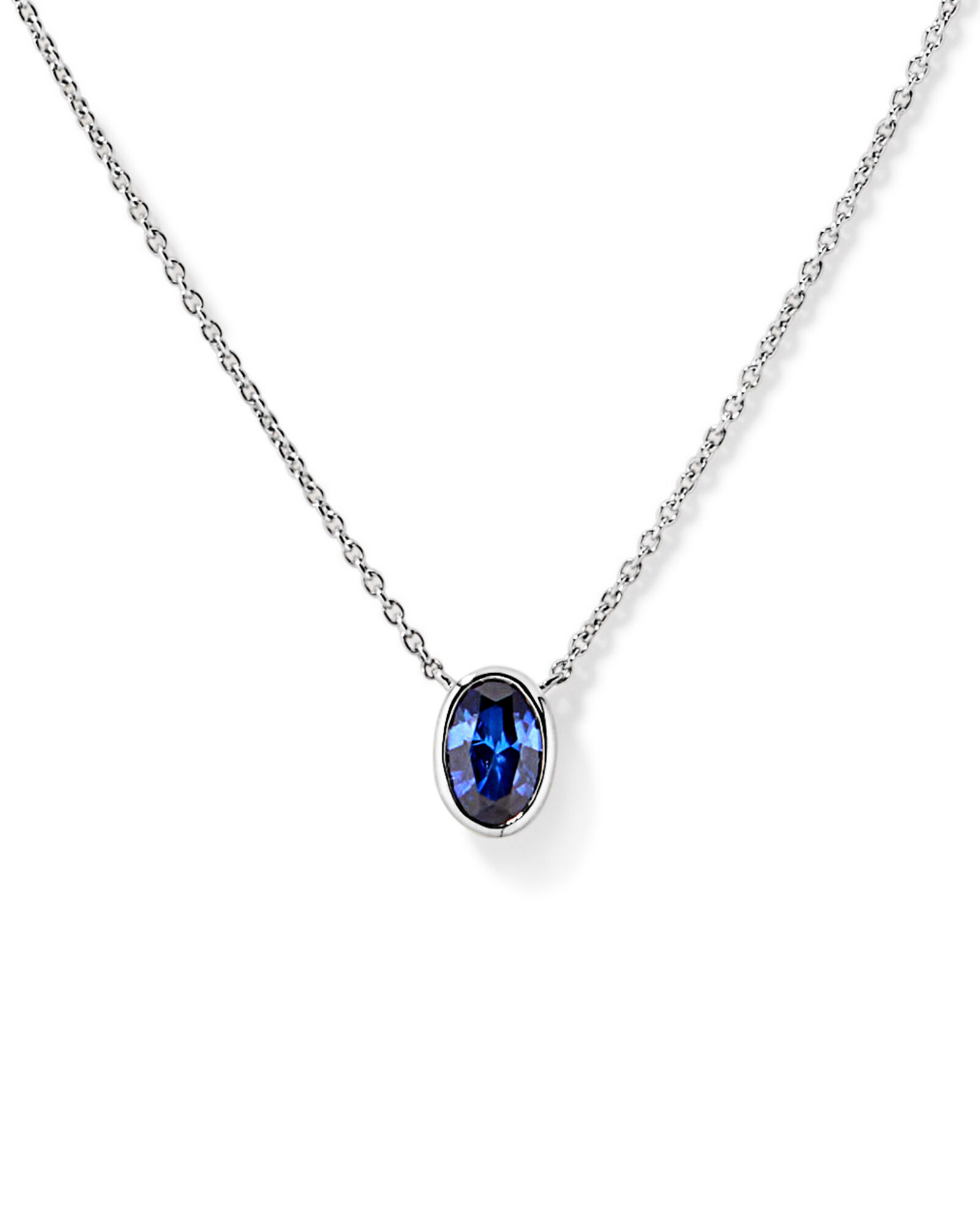 Collier ovale bleu en saphir en or blanc 10 carats