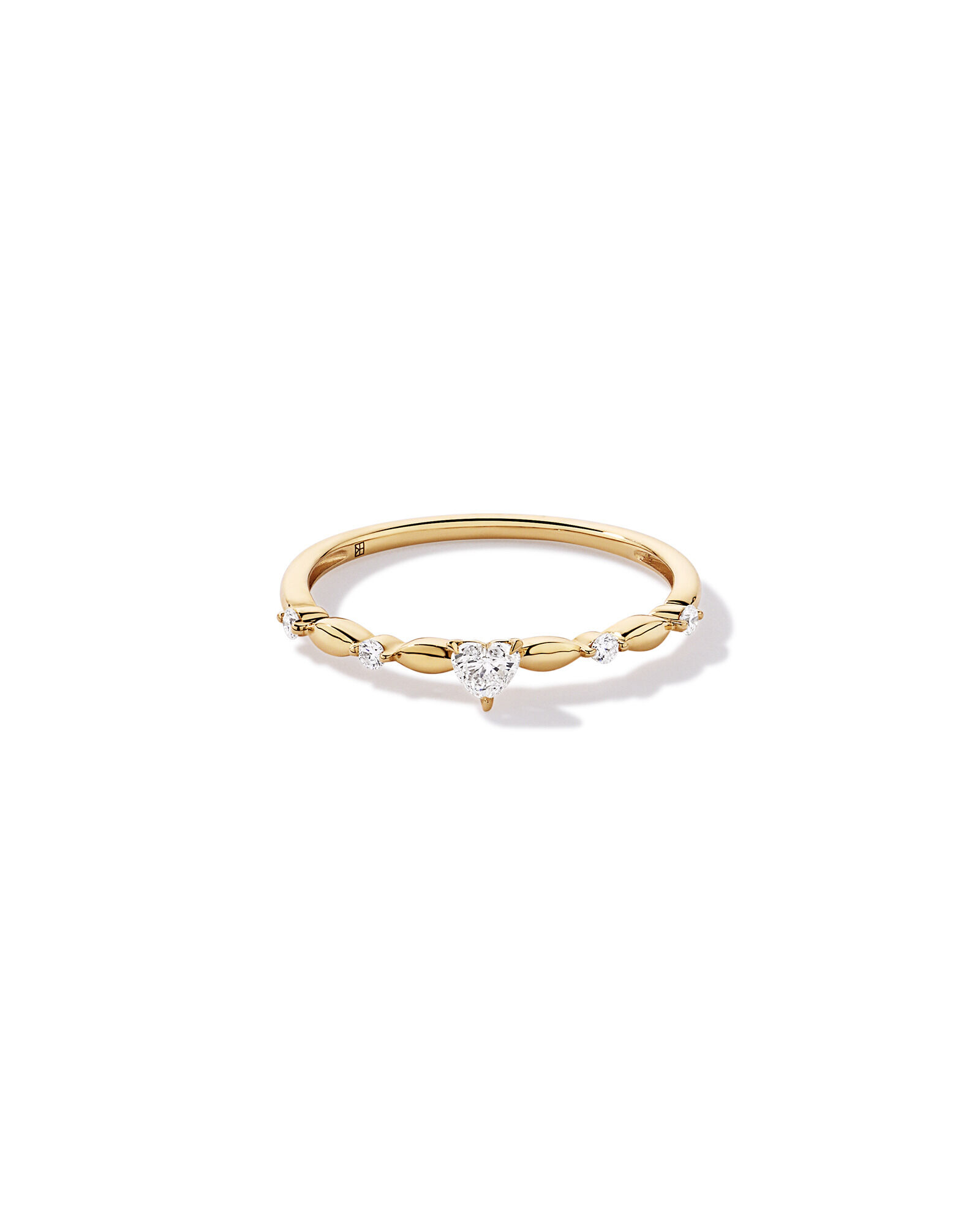 Bague de promesse en or jaune 10 carats avec diamants de laboratoire taille brillant (forme c&oelig;ur et ronde), poids total de 0,15 carat
