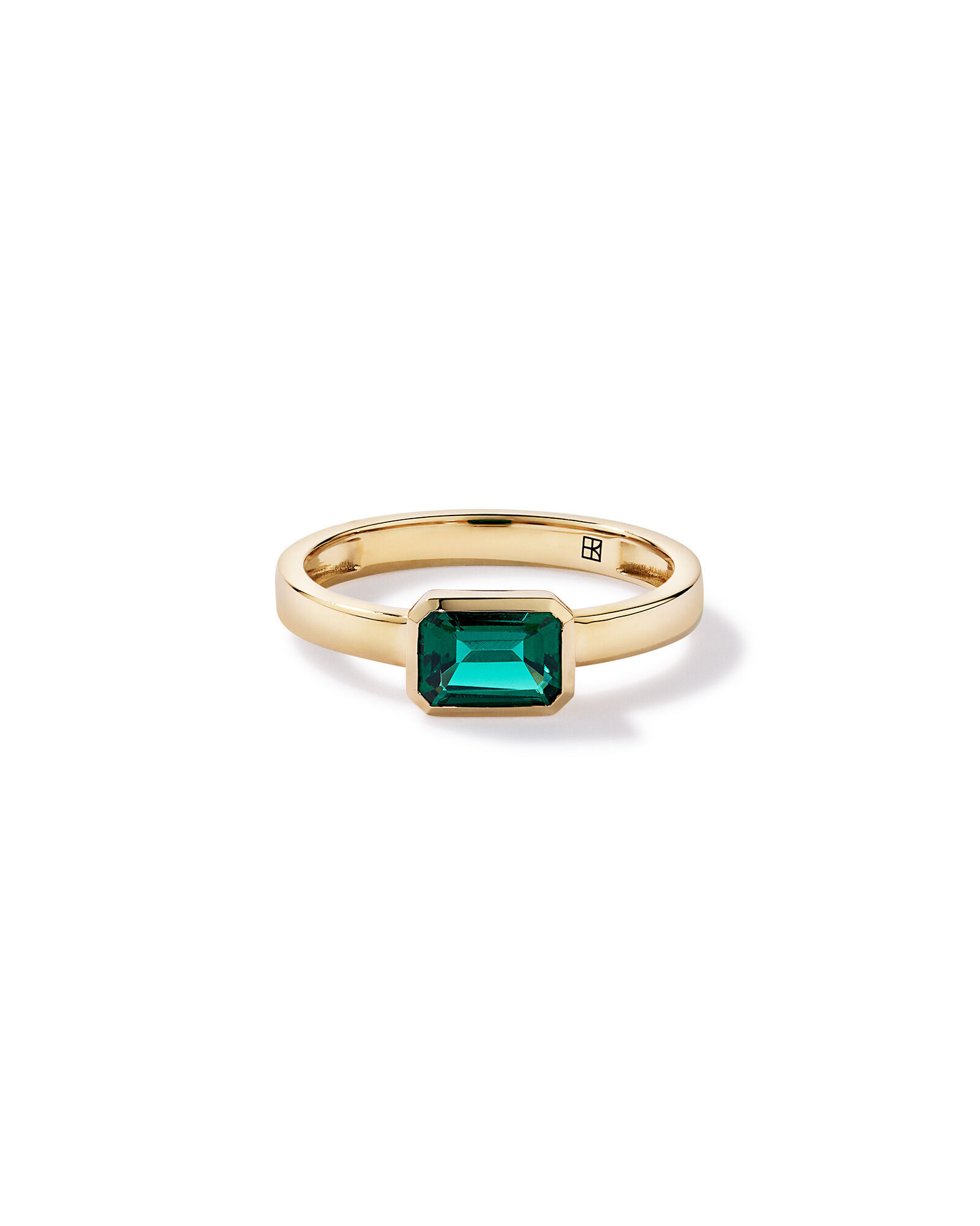 Cr&eacute;ation d&rsquo;une bague en lunette &eacute;meraude en or jaune 10 carats