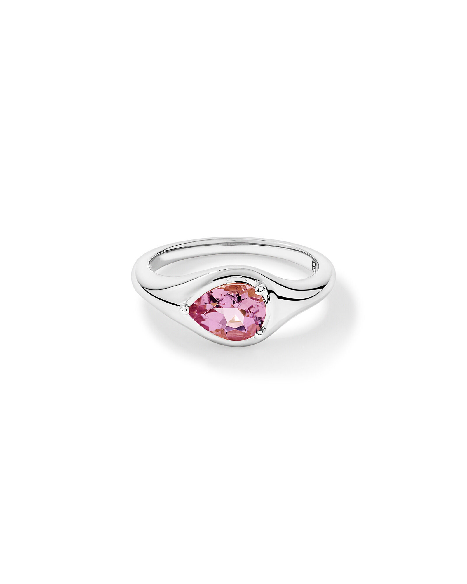 Anneau tourmaline rose rose coup&eacute; poire, serti d&rsquo;est en ouest en or blanc 10 carats