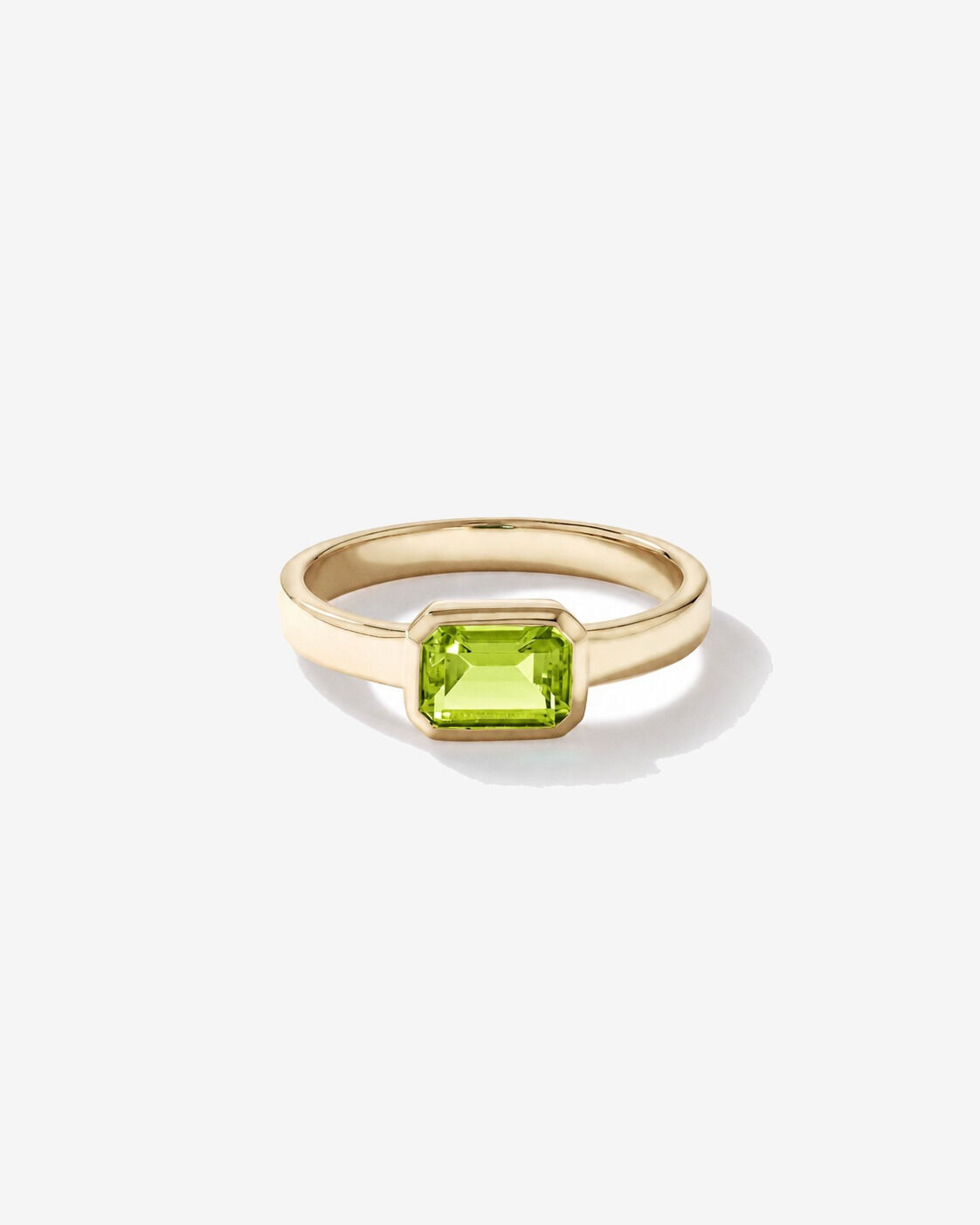Bague P&eacute;ridot sertie clos en or jaune 10 ct