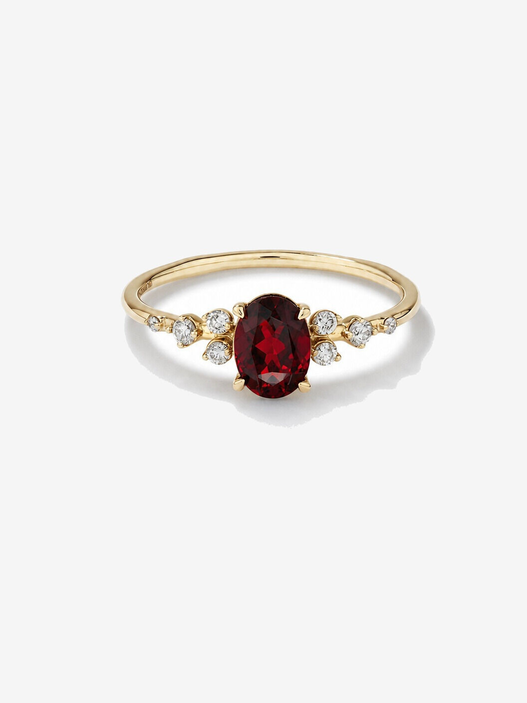 Bague Grenat avec diamants 0,12 ct PT en or jaune 10 ct