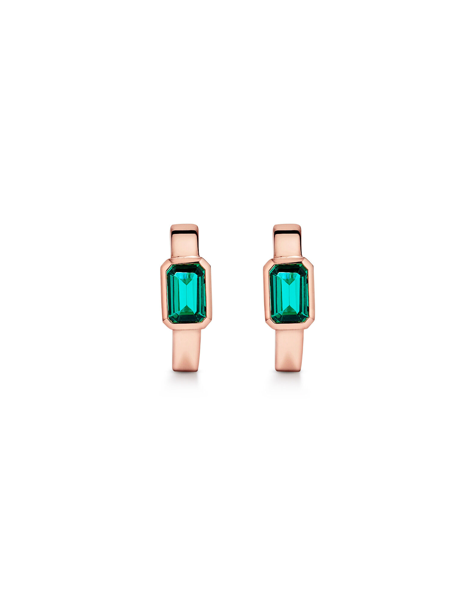 Cr&eacute;ation de boucles d&rsquo;oreilles Huggie en lunette &eacute;meraude en or rose 10 carats