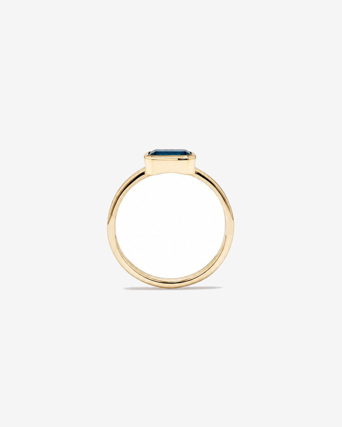 Bague Topaze bleu London sertie clos en or jaune 10 ct