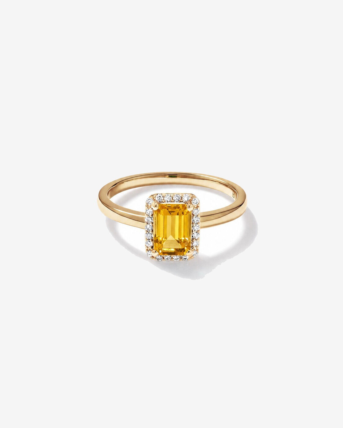 Bague en or jaune 10 carats avec citrine taille &eacute;meraude et halo de diamants
