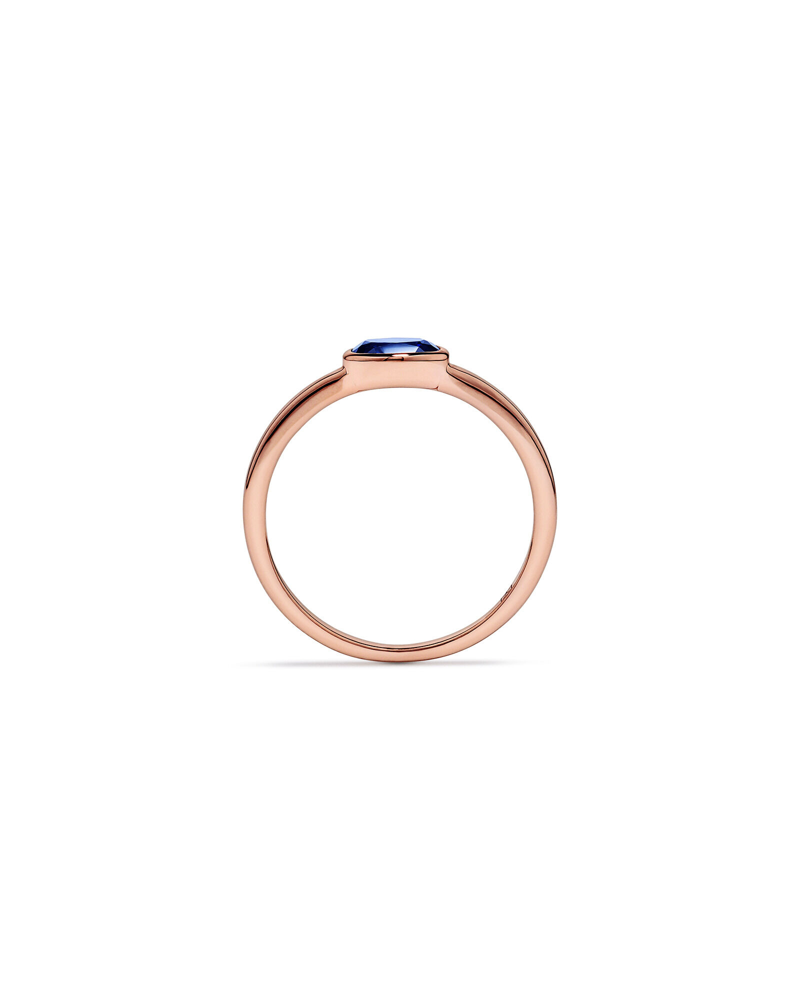 Anneau ovale bleu en saphir serti d&rsquo;est en ouest en or rose 10 carats