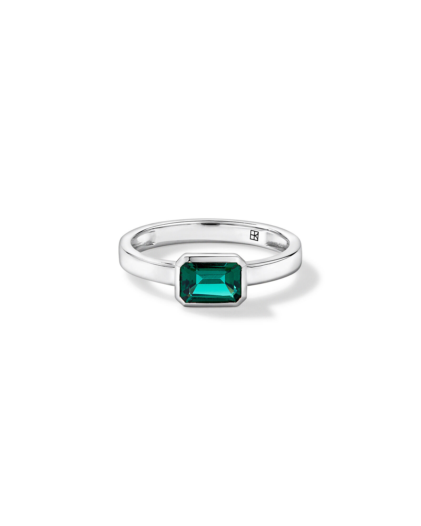 Cr&eacute;ation d&rsquo;une bague en lunette &eacute;meraude en or blanc 10 carats