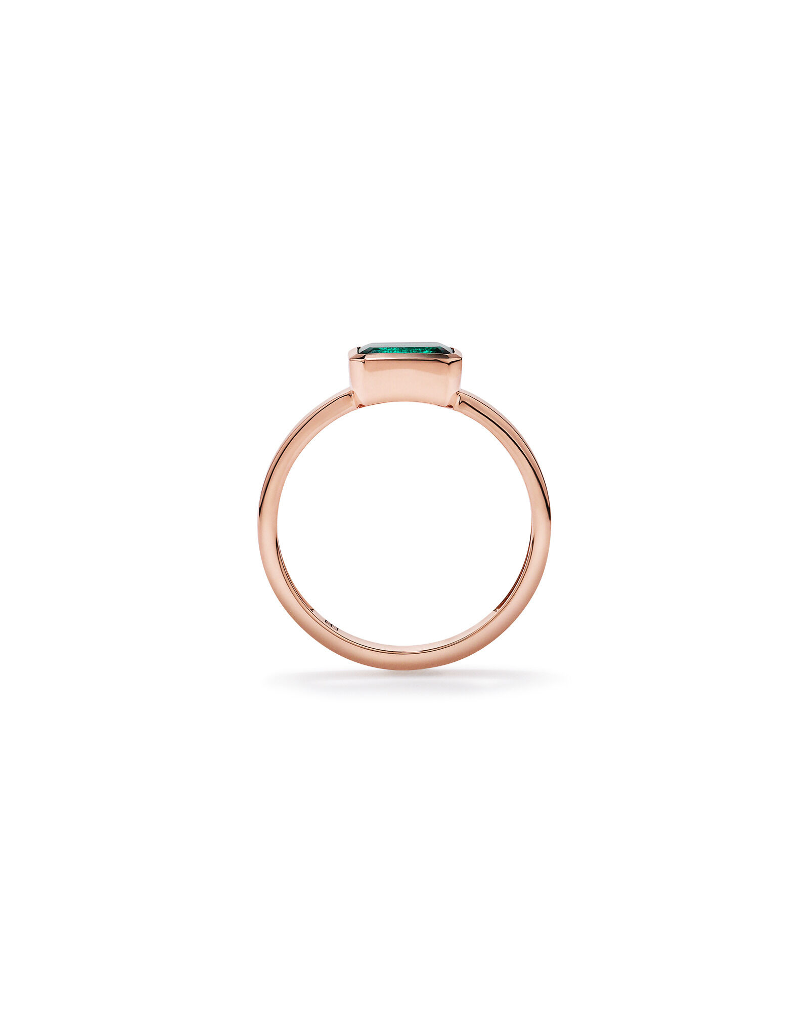 Cr&eacute;ation d&rsquo;une bague en lunette &eacute;meraude en or rose 10 carats