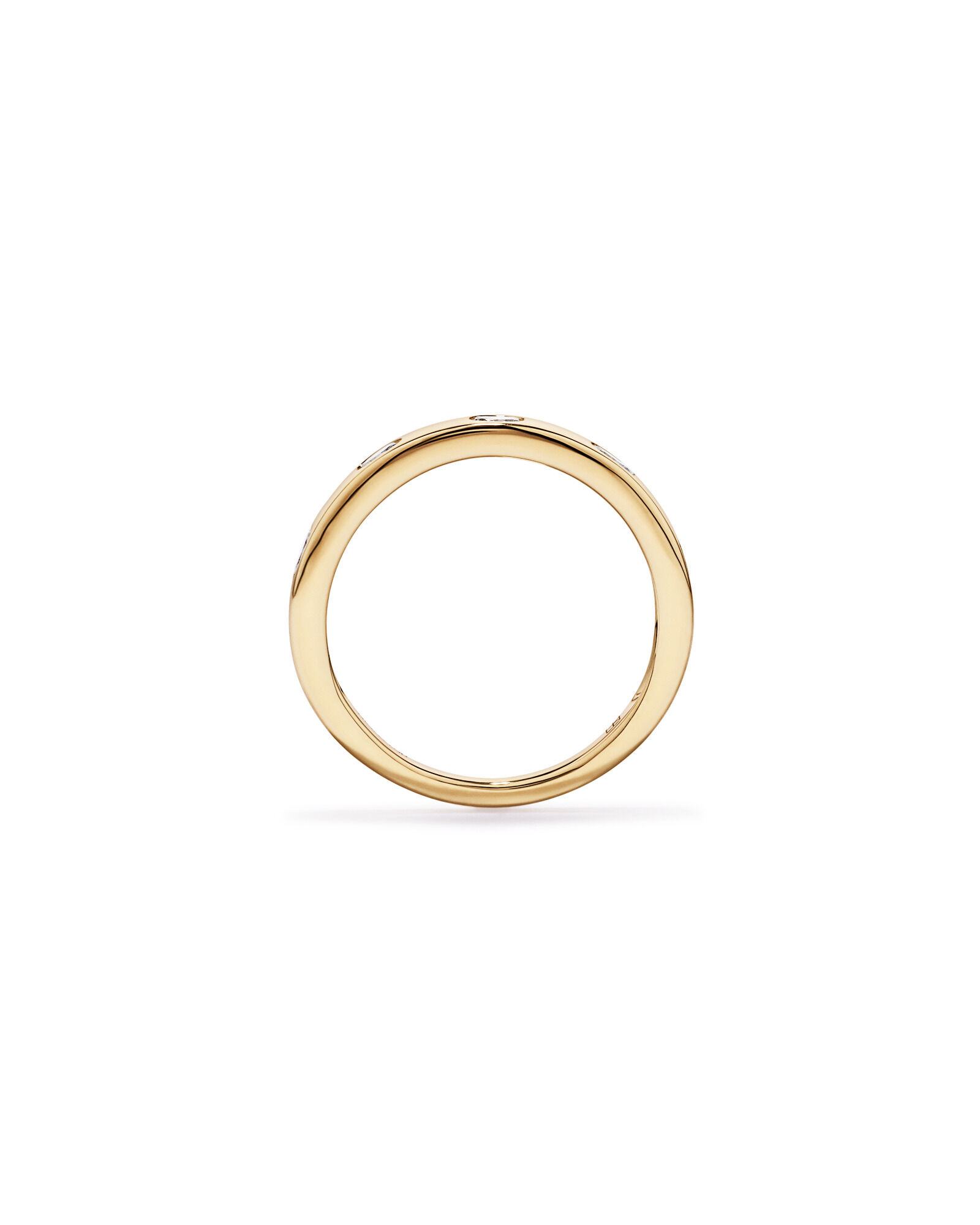 Alliance en or jaune 14 carats sertie d'un diamant ovale de synth&egrave;se de 0,22 carat