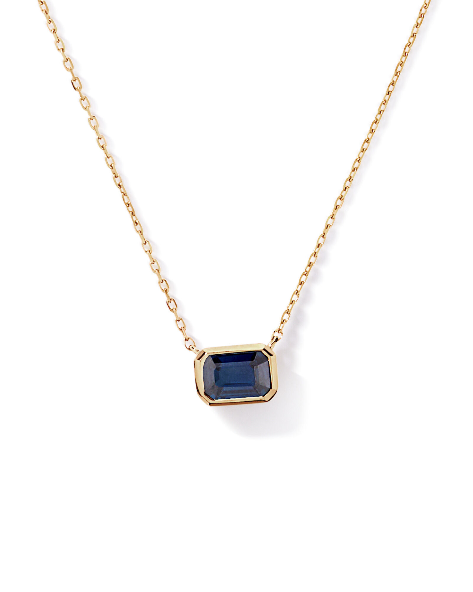Collier serti de lunette taille &eacute;meraude en saphir australien en or jaune 10 carats