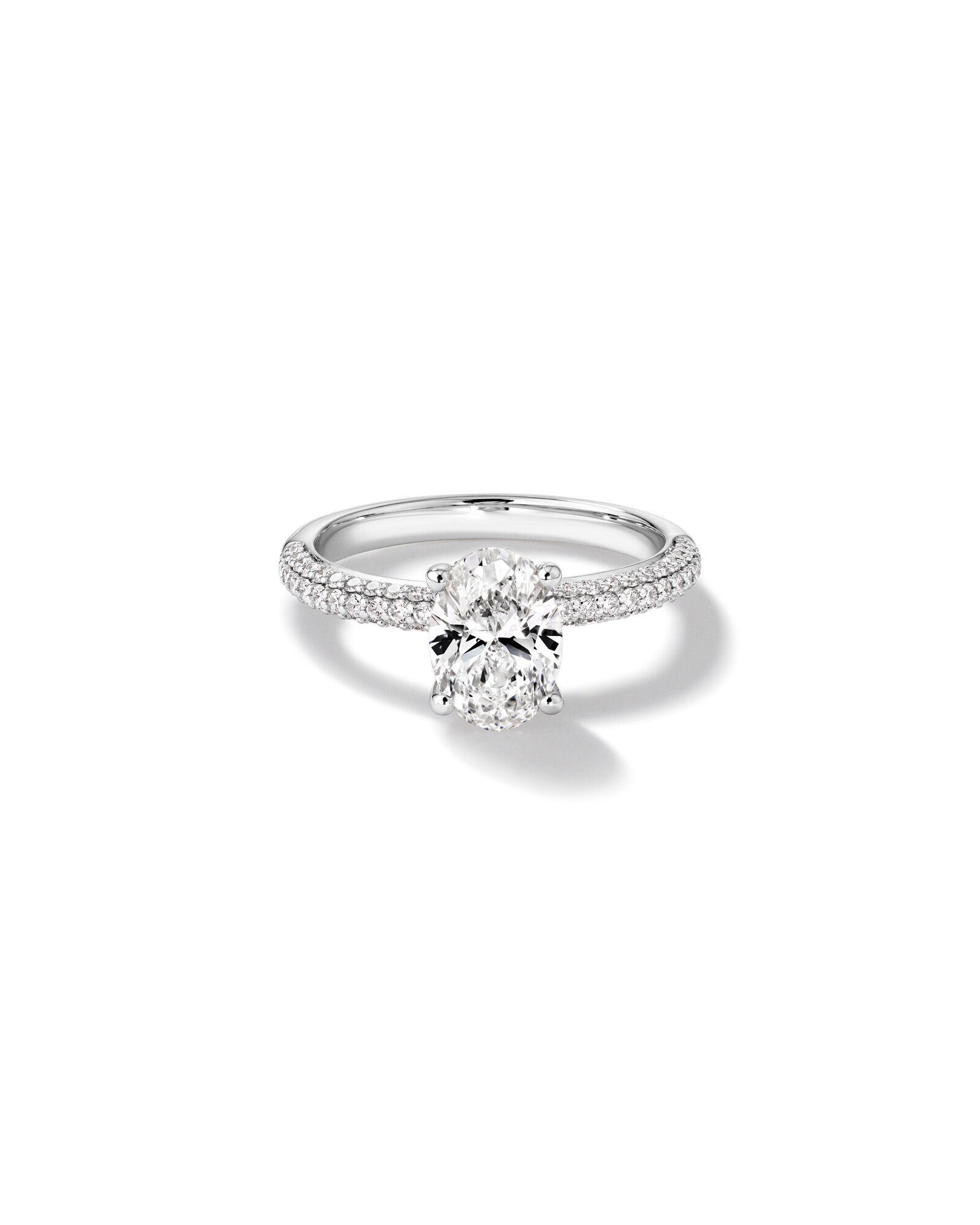 Bague de fian&ccedil;ailles en or blanc 1,95 carat TW taille ovale, cultiv&eacute;e en laboratoire, en or blanc 14 carats