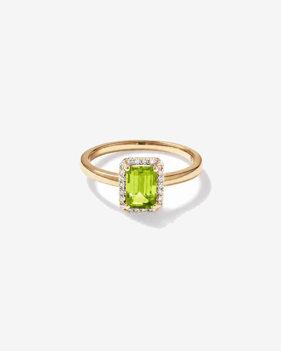 Bague halo P&eacute;ridot taille &eacute;meraude avec diamants en or jaune 10 ct