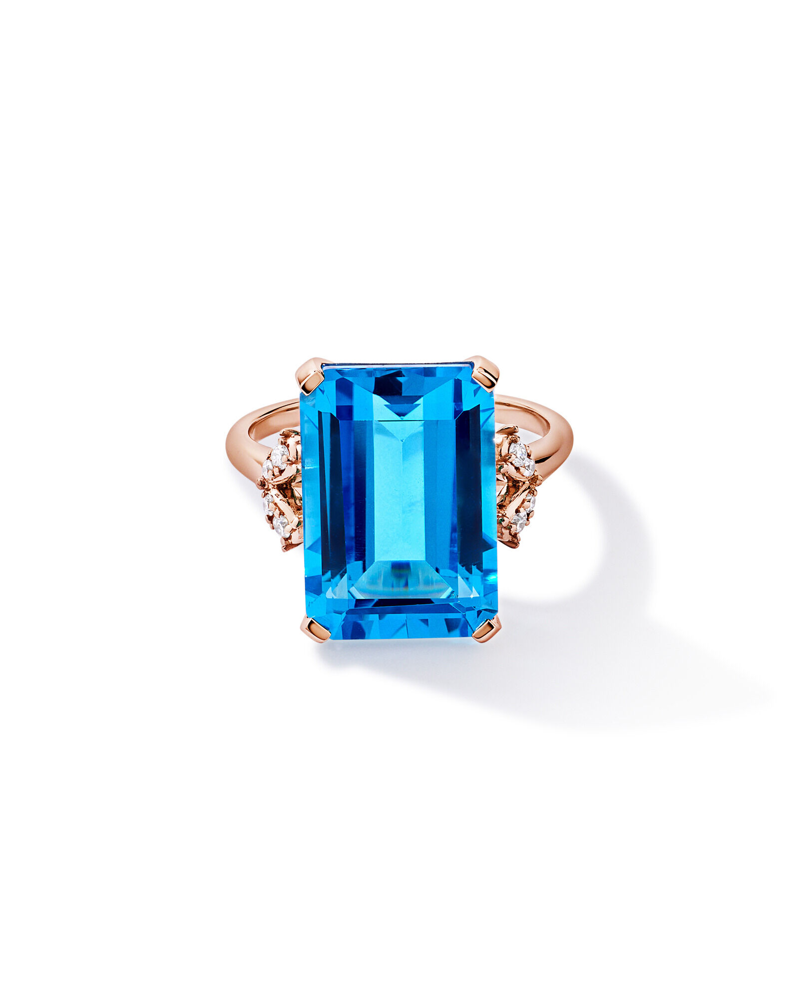 Bague en topaze bleue suisse taill&eacute;e &eacute;meraude et diamant TW 0,08 carat en or rose 10 carats