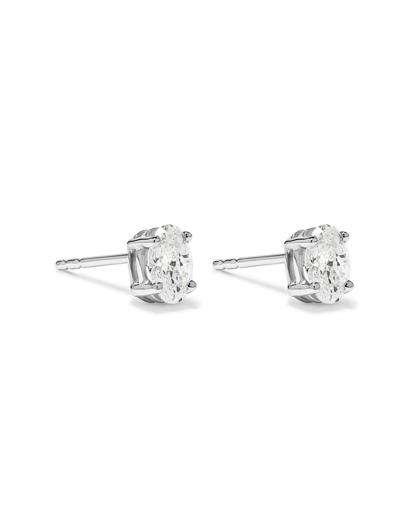Boucles d&rsquo;oreilles ovales ovales de laboratoire 0.50TW en argent