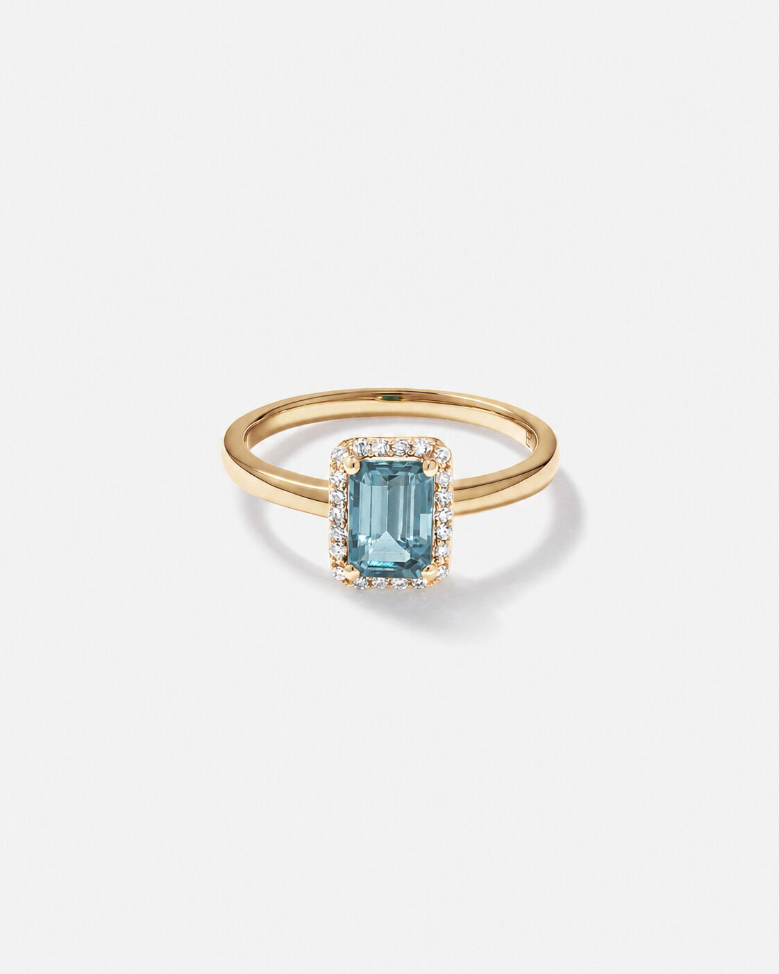 Bague halo Topaze bleue taille &eacute;meraude avec diamants en or jaune 10 ct