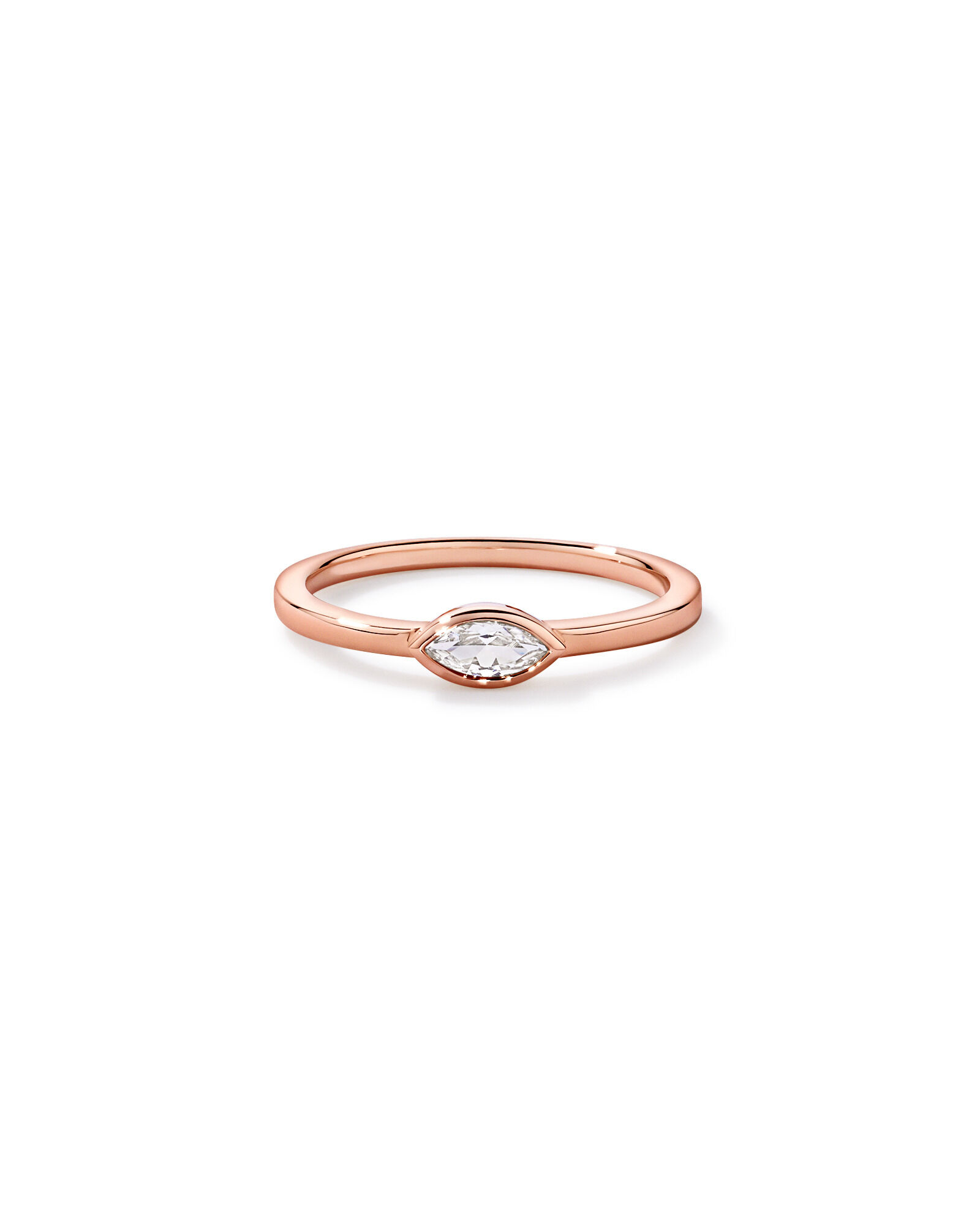 Anneau &agrave; lunette en saphir cr&eacute;&eacute; d&rsquo;est en ouest en or rose 10 carats
