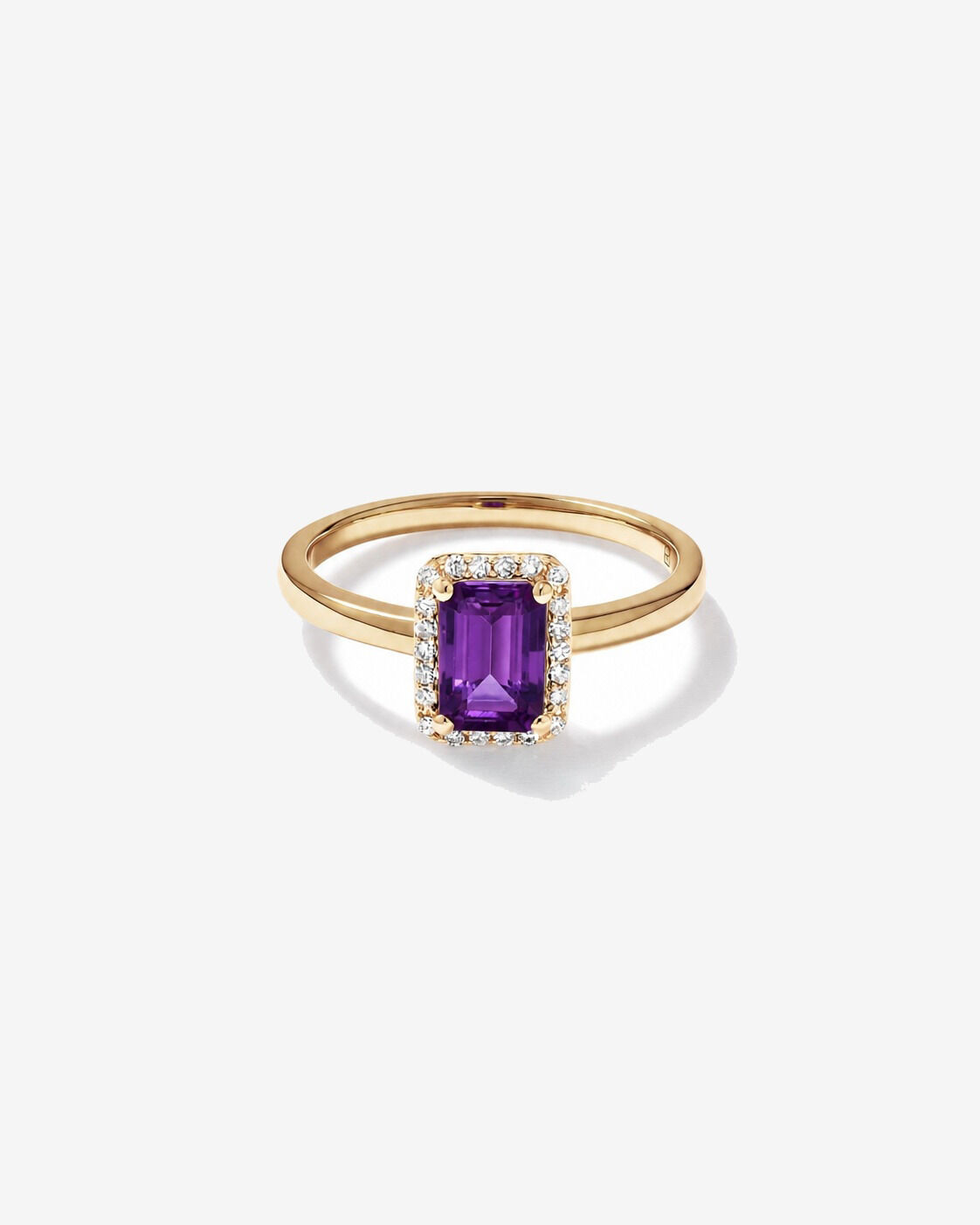 Bague halo Am&eacute;thyste taille &eacute;meraude avec diamants en or jaune 10 ct