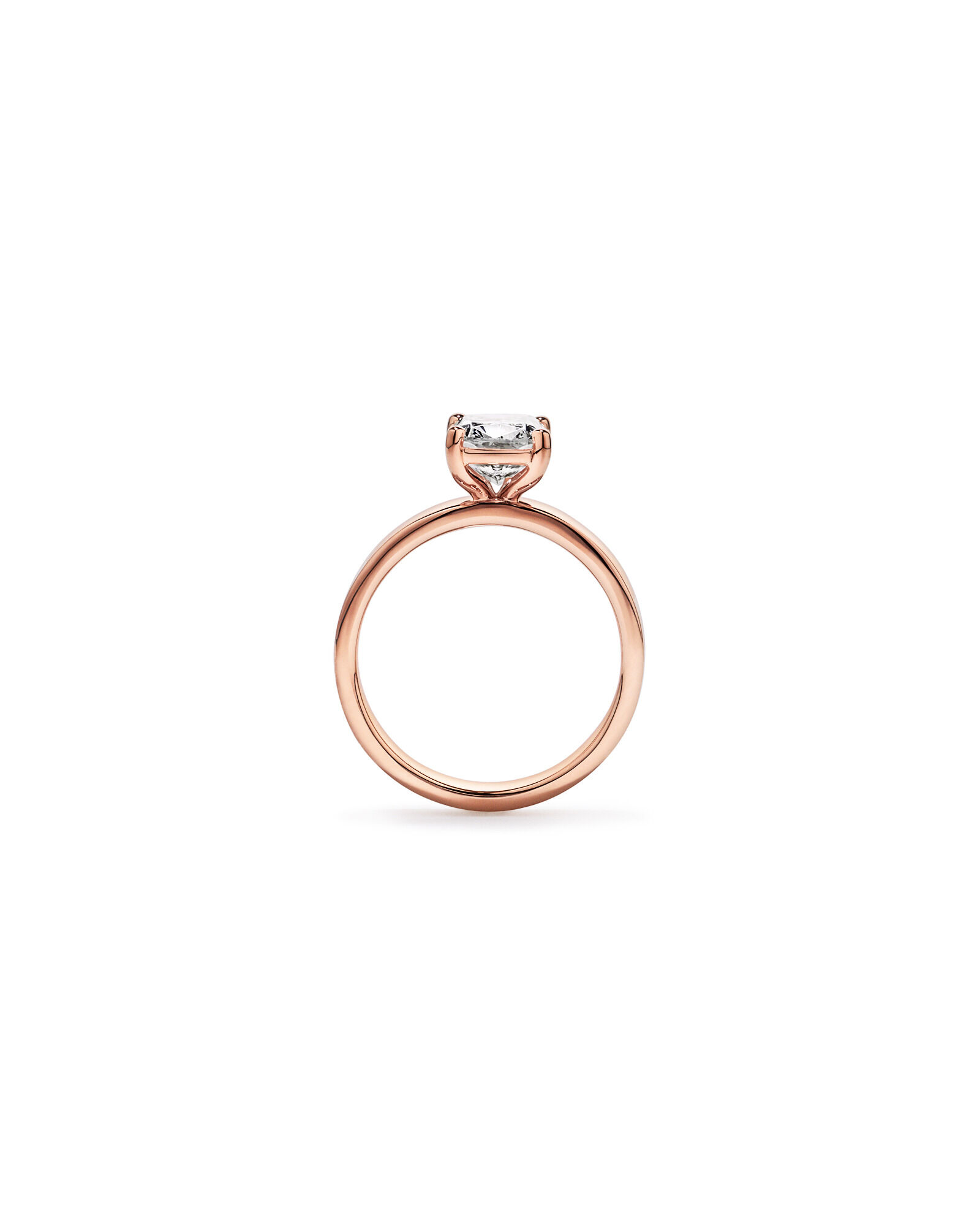 Bague solitaire en or jaune 14 carats sertie d'un diamant de laboratoire taille coussin allong&eacute; de 2,00 carats