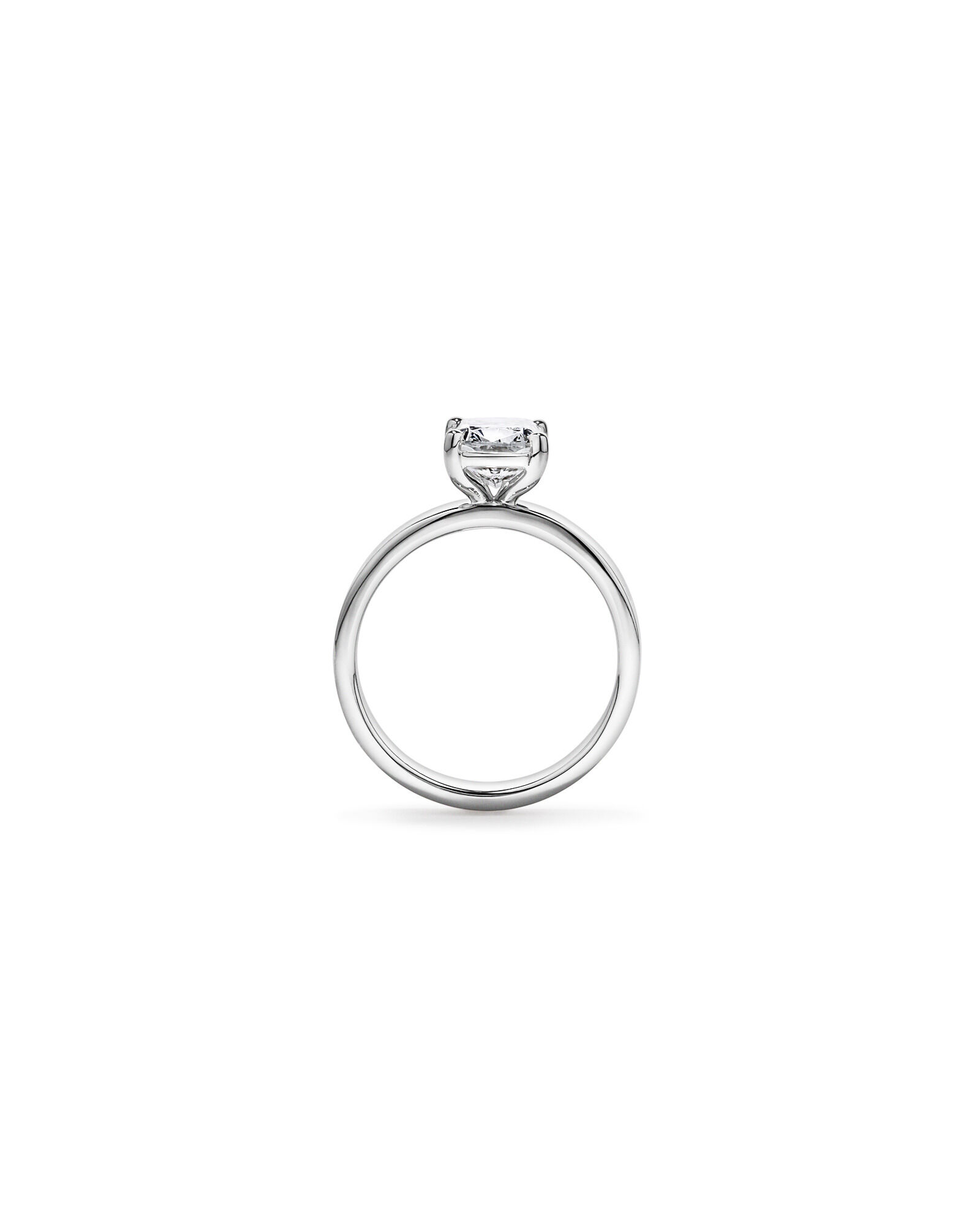 Bague solitaire en or jaune 14 carats sertie d'un diamant de laboratoire taille coussin allong&eacute; de 2,00 carats