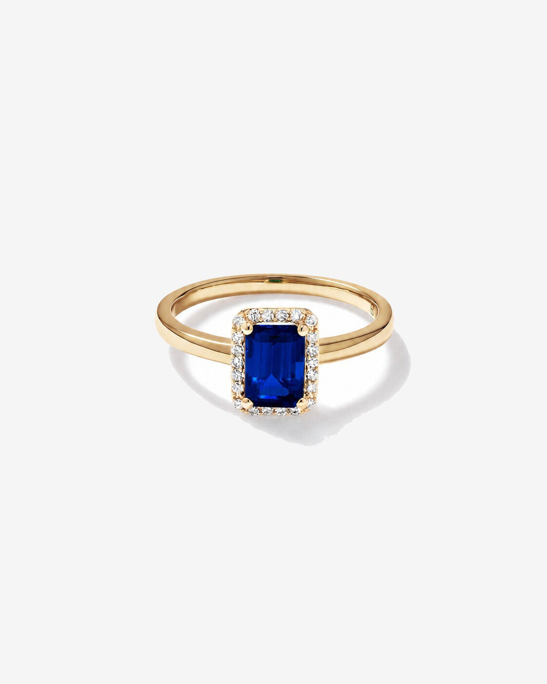 Bague halo Saphir cr&eacute;&eacute; taille &eacute;meraude avec diamants en or jaune 10 ct