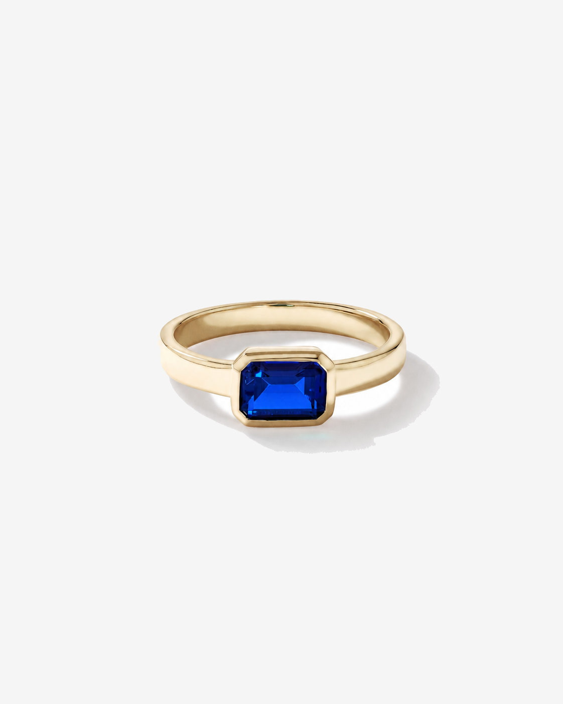 Bague Saphir cr&eacute;&eacute; sertie clos en or jaune 10 ct