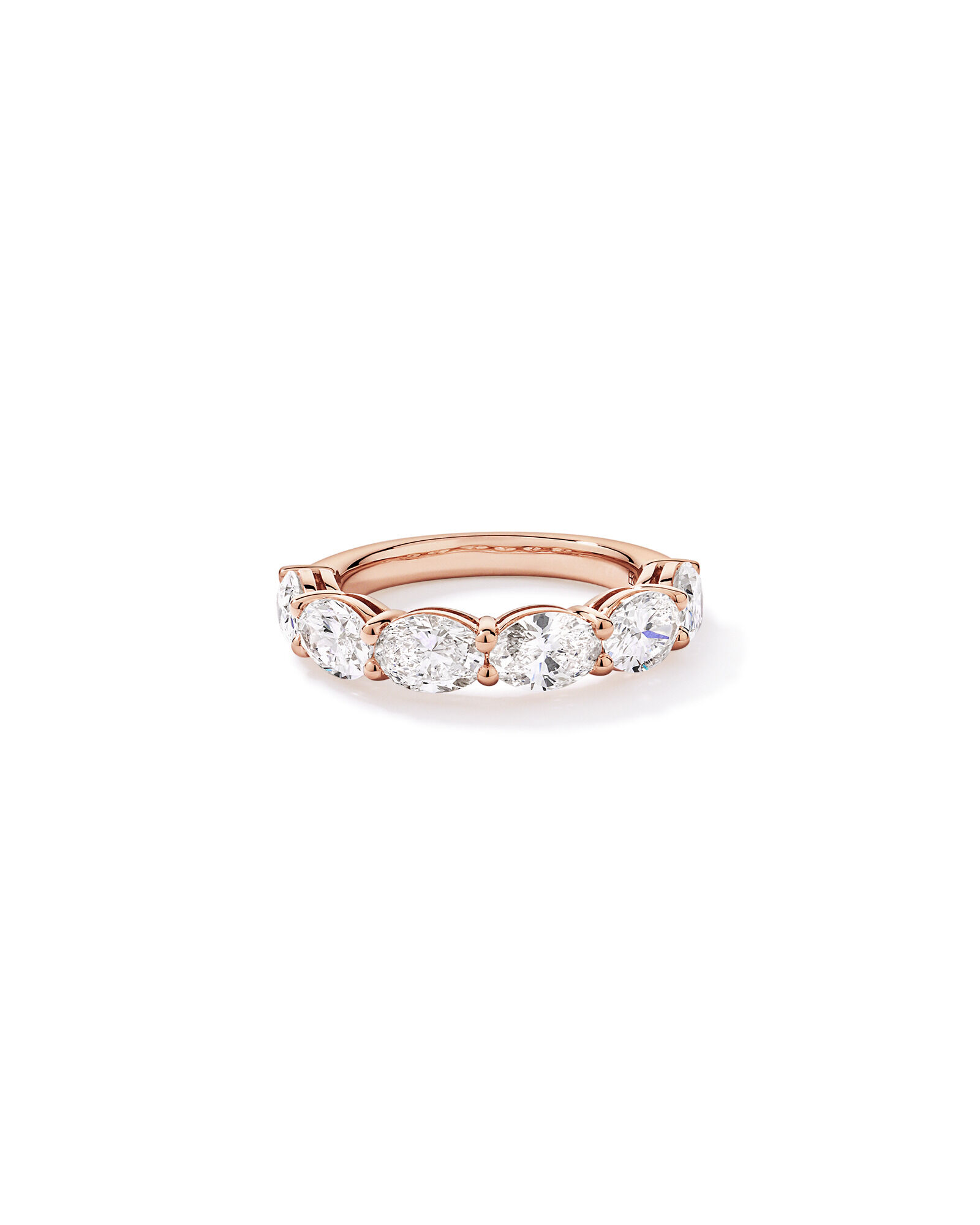 Alliance en or rose 14 carats sertie d'un diamant ovale de 3,00 carats cultiv&eacute; en laboratoire