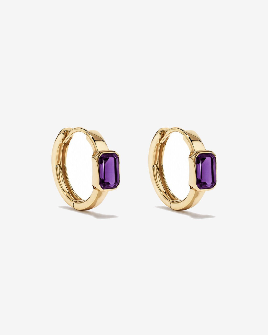Boucles d'oreilles anneaux Am&eacute;thyste serties clos en or jaune 10 ct